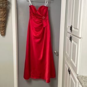 Strapless Red formal Gown